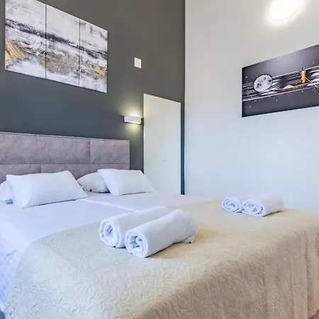 Apartment Lola 1 *