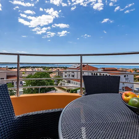 Apartment Lola 1 *